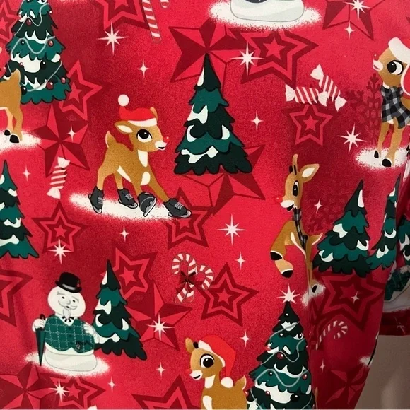 Rudolph Christmas Women’s V-Neck Medium 2 Pockets Multi Colored Scrub Top NWT - Picture 6 of 10